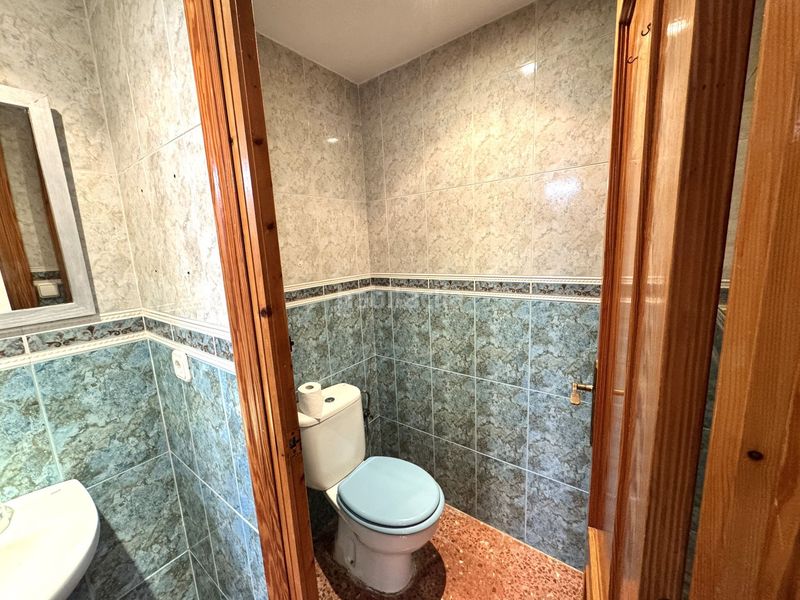 Foto cbaa61f0-2a78-44a5-ae0e-8bc0a4245aed. Local comercial a Centro Urbano Benidorm