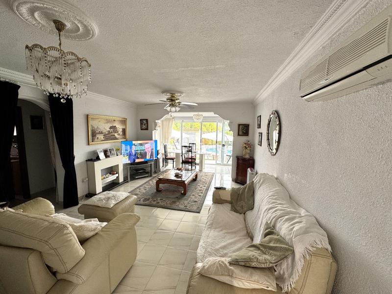 Foto ecc252b2-d883-4702-9423-2da507749a2b. Casa en Urbanizaciones Benidorm