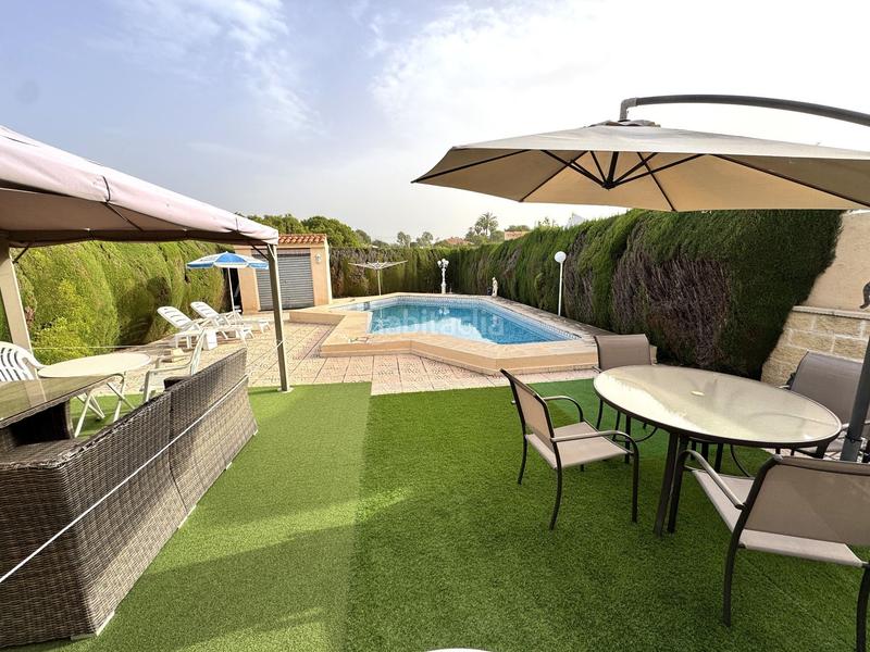 Foto 95fac64a-23ec-49f7-9e5e-cbd8ff0ba2e4. Haus mit heizung pool in Urbanizaciones Benidorm