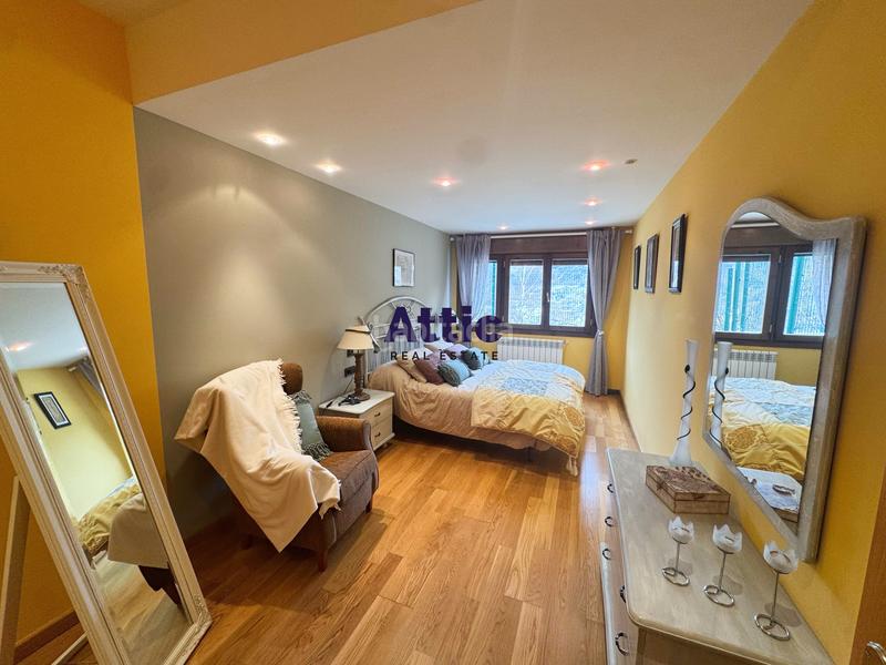 Foto 1ea7a04a-66df-4b48-8373-f2e548d918c0. Duplex in urbanització la plana 24 in Escaldes-Engordany