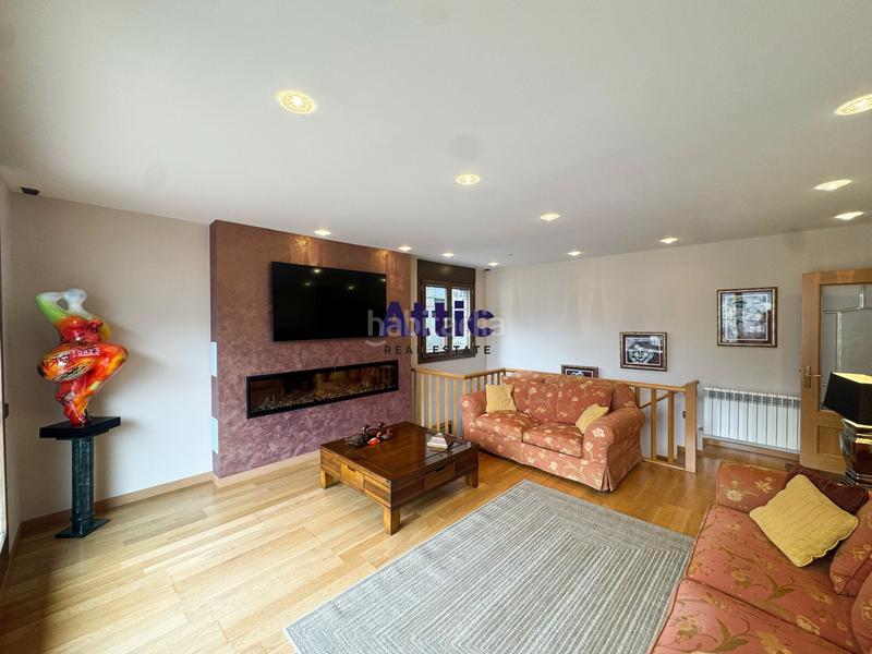 Foto ee5e4850-d1b6-425b-8536-f4f8a1f45cc4. Duplex in urbanització la plana 24 in Escaldes-Engordany