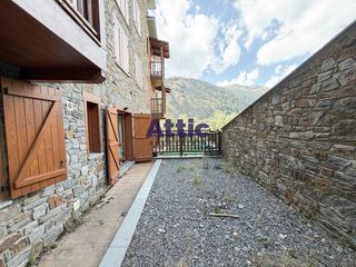 Ground floor  Pleta de soldeu 12. Ideal para amantes de la montaña: 2 dormitorios, parking ya poco