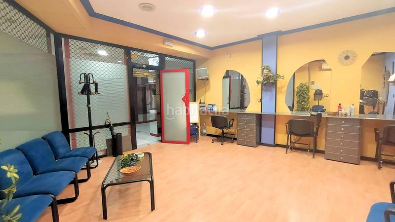 Foto 2502bed6-e7cb-4cd5-bb78-a64d247c275c. Alquiler local comercial en paseo de san gregorio 84 peluqueria equipada en alquiler. en Puertollano