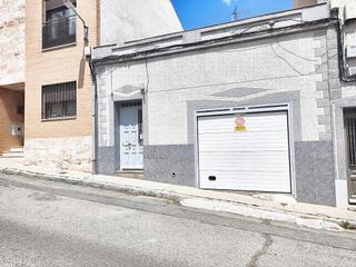 Maison à Calle general aguilera 32. Casa con cochera, 182 m2