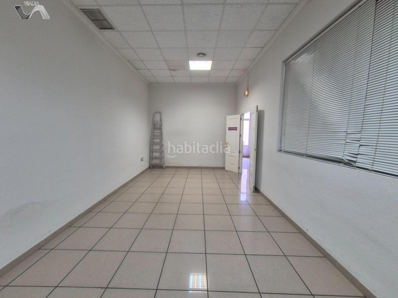 Foto ae4c13d6-22b5-43b5-8843-21f2a53b11e1. Alquiler local comercial en calle pablo neruda 14 en Puertollano