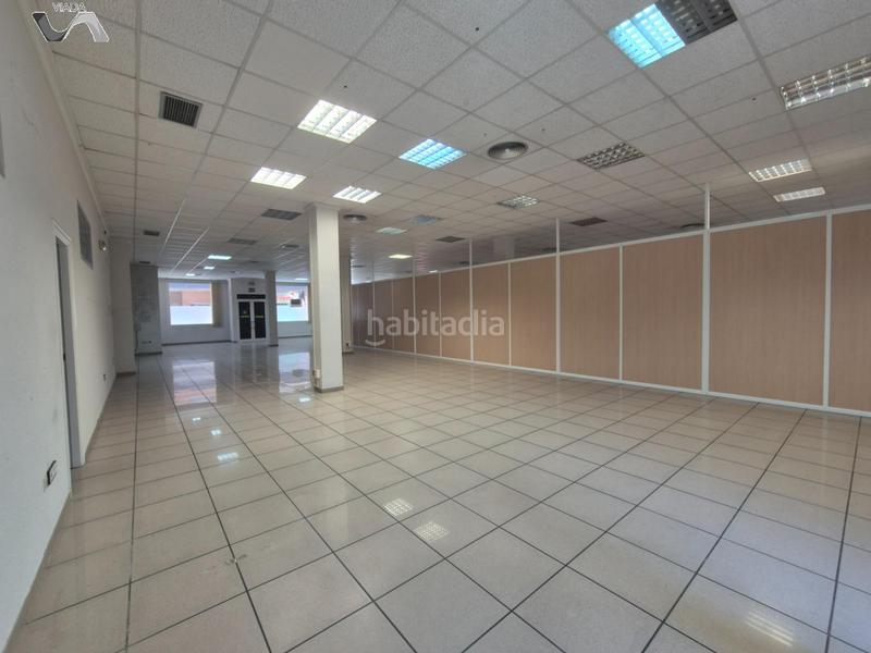 Foto 81a6e49a-ef46-4bdf-8885-285c29a14d11. Lloguer local comercial a calle pablo neruda 14 a Puertollano