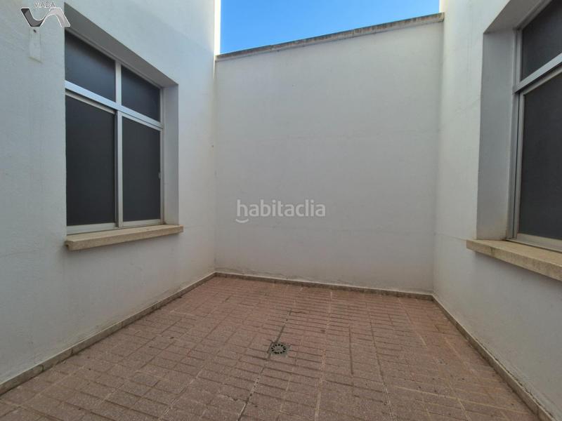 Foto c2d93b71-05e6-4e3f-9cd3-8569ea7ea68b. Lloguer local comercial a calle pablo neruda 14 a Puertollano