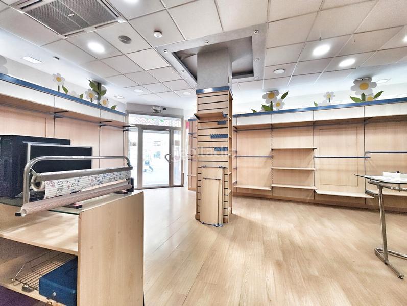 Foto c896be8f-1eda-4e0f-a53f-9722845bd5eb. Alquiler local comercial en calle vélez 8 local en alquiler en calle velez en Puertollano