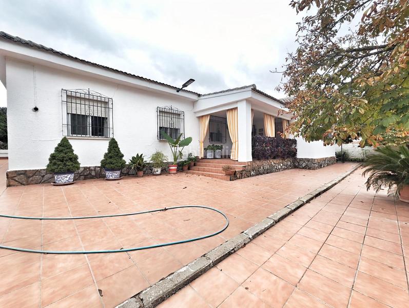 Foto 49dd508b-3b8b-4c0e-8404-e48774335129. Chalet  en venta carretera almodovar en PAU 2-600 Puertollano