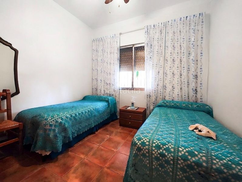 Foto 5dc2bb8a-5775-4d2d-89d9-535ecf2525fd. Chalet with fireplace heating parking in PAU 2-600 Puertollano