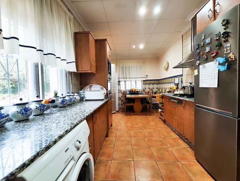 Foto 82c8db9f-75af-4560-a55c-b5f54c2c18db. Chalet with fireplace heating parking in PAU 2-600 Puertollano