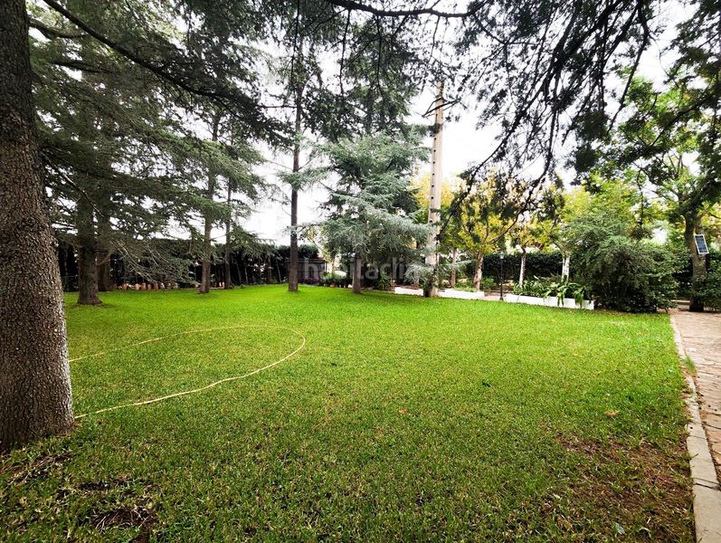 Foto b0d133ba-0b2d-4b11-9b1d-75c2a17e0433. Chalet with fireplace heating parking in PAU 2-600 Puertollano