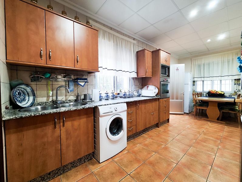 Foto c101f50a-bb42-45cd-a07d-8f34183011fc. Chalet with fireplace heating parking in PAU 2-600 Puertollano
