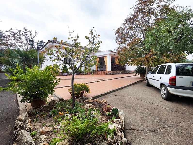 Foto d4a2365a-714a-432e-b94a-4105a73e52dd. Chalet with fireplace heating parking in PAU 2-600 Puertollano