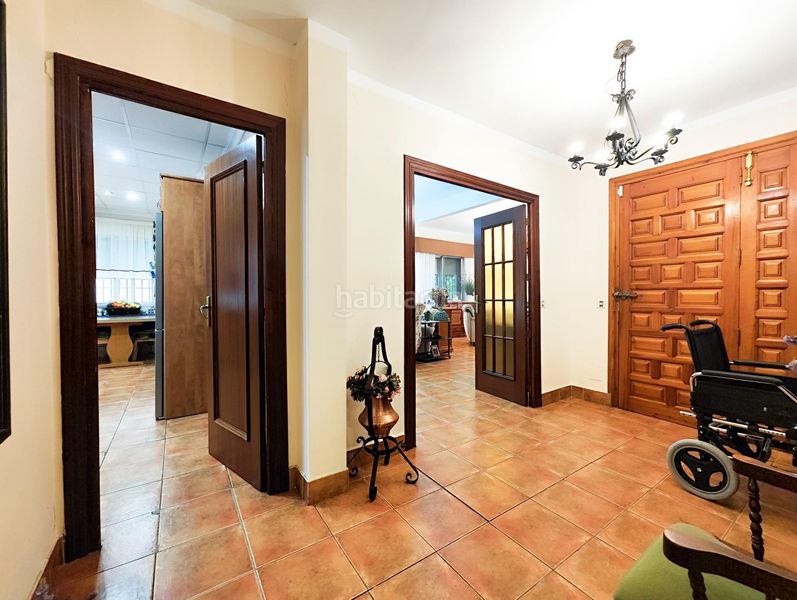 Foto df82377d-97bc-4671-8adc-42e73b2301ee. Chalet with fireplace heating parking in PAU 2-600 Puertollano