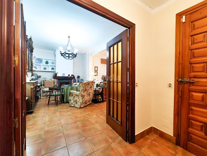 Foto eef30c45-a51d-4696-bea1-5102a5825f2a. Chalet with fireplace heating parking in PAU 2-600 Puertollano