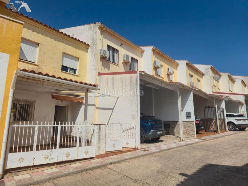 Foto 8534f3f1-804c-4048-909a-31545b9f956a. Casa adosada en calle olivares 19 en Brazatortas