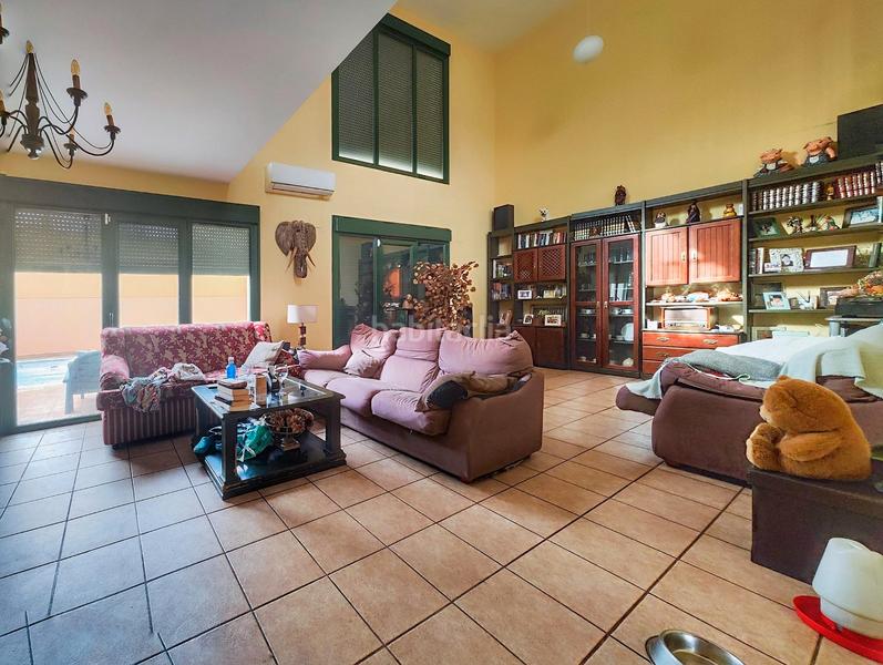 Foto 204bf907-d5d3-4e47-8ecc-ebd143747b30. Haus mit heizung pool in Carretera de Córdoba - Libertad Puertollano