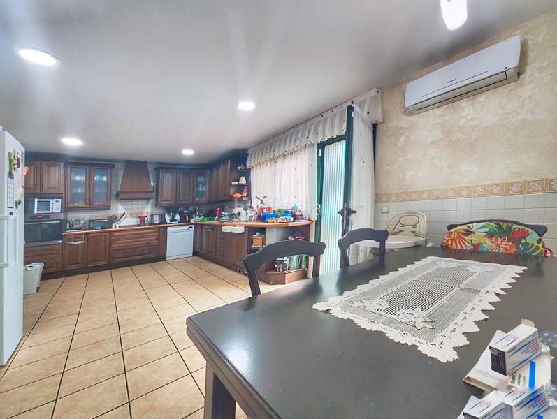 Foto b5141a5f-86fa-4e3a-87b1-c55ecc946890. Haus mit heizung pool in Carretera de Córdoba - Libertad Puertollano