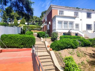 Chalet  Calle aranjuez poblado. Casa chalet en venta zona poblado.