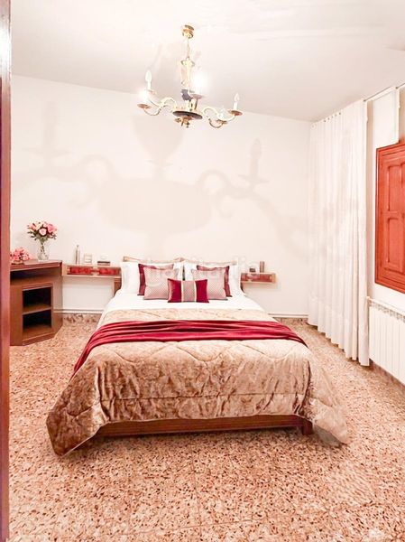 Foto 4b437784-7c5a-4b10-bd45-184f58b0cf20. Casa amb xemeneia calefacció a Carretera de Córdoba - Libertad Puertollano