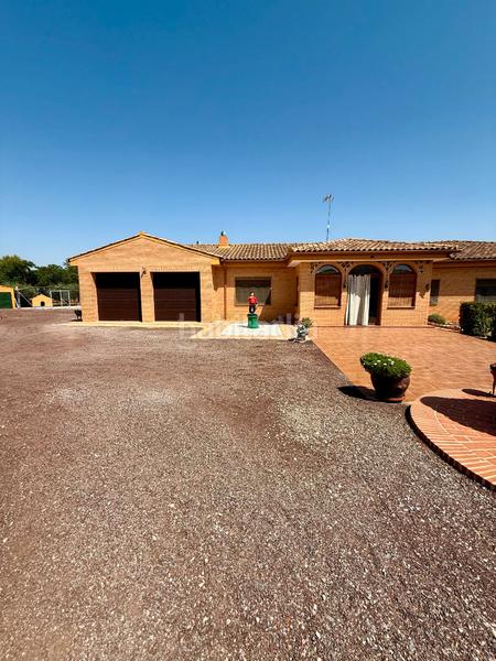 Foto 6c21848d-c565-4a1c-a79d-07c50d800ade. Chalet avec cheminée chauffage parking piscine dans Torralba de Calatrava
