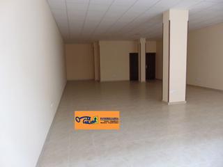 Geschäftsraum in Valdepeñas. Local com. en venta en centro salud.