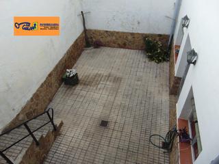 Maison à Valdepeñas. Casa en venta en centro, 5 dormitorios.