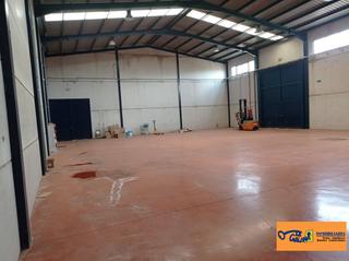 Nau industrial a Valdepeñas. Nave industrial en venta en polígono entrecaminos, 1 dormitorio.