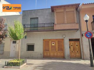 Casa en Valdepeñas. Casa en venta en centro, 3 dormitorios.