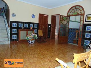 Maison à Valdepeñas. Casa en venta en centro, 7 dormitorios.