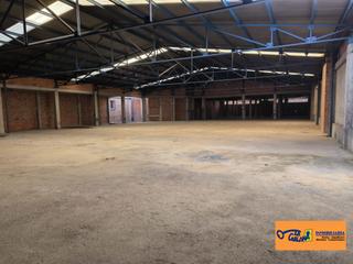 Geschäftsraum in Valdepeñas. Local en venta en 1 de julio.