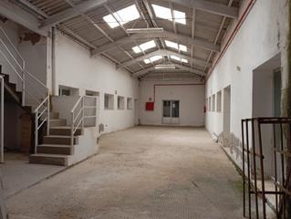 Nau industrial a Valdepeñas. Nave ind. en venta en polígono avd. las tinajas, 2 dormitorios.