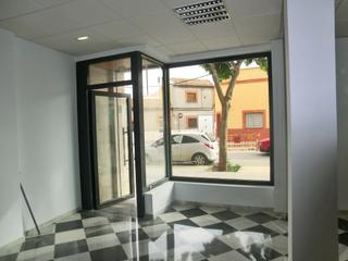 Local Comercial a Valdepeñas. Local en venta en hospital.