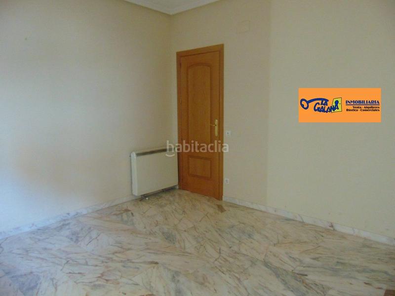 Foto b15b2990-0423-4954-a83d-962ee545d393. Casa amb calefacció aparcament a Valdepeñas