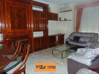 Casa a Valdepeñas. Casa en venta en centro, 4 dormitorios.
