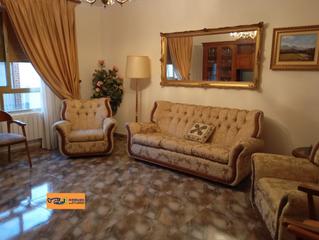 Casa a Valdepeñas. Casa en venta en centro, 3 dormitorios.
