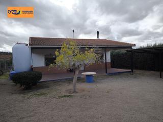 Masia a Valdepeñas. Finca rúst. en venta en carretera de cozar.