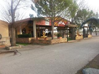 Édifice à Valdepeñas. Hotel en venta en carretera moral.