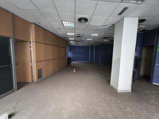 Geschäftsraum in Valdepeñas. Local en venta en seis de junio.