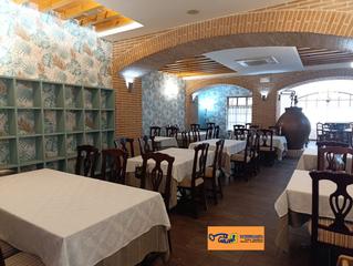 Location Local commercial à Valdepeñas. Local en alquiler en 1 de julio, 1 dormitorio.