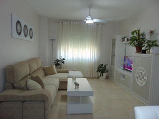 Etagenwohnung in Valdepeñas. Piso en venta en buena, 4 dormitorios.