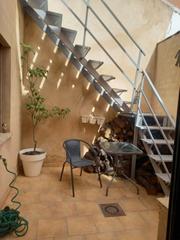 Casa a Valdepeñas. Casa en venta en convento, 2 dormitorios.