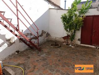 Casa a Valdepeñas. Casa en venta en centro, 6 dormitorios.