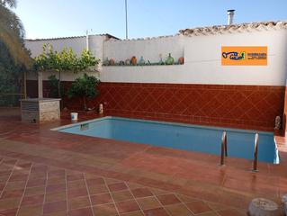 Casa en Valdepeñas. Casa en venta en auditorio, 4 dormitorios.