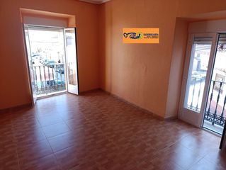 Haus in Valdepeñas. Casa en venta en centro, 4 dormitorios.