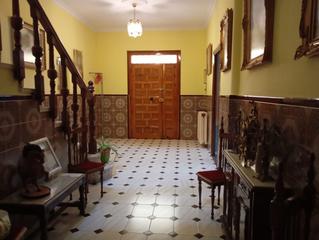 Casa en Valdepeñas. Casa en venta en hospital, 4 dormitorios.