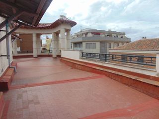 Flat in Valdepeñas. Piso en venta en seis de junio, 4 dormitorios.