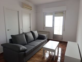 Location Appartement à Valdepeñas. Piso en alquiler en buena, 3 dormitorios.