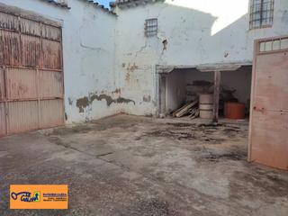 Casa a Valdepeñas. Casa en venta en centro.